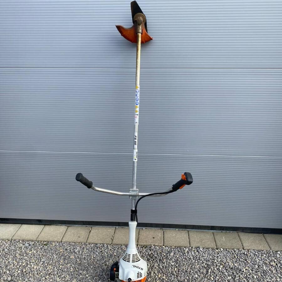 Hier sehen Sie einen Freischneider von Stihl.